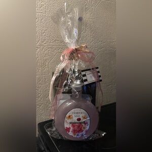 Baskets with Love Vanilla Rose gift bag. NEW!